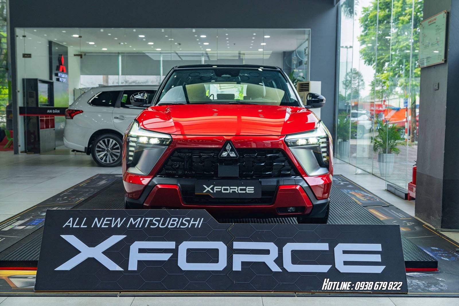 Đầu xe Mitsubishi Xforce Ultimate màu Đỏ